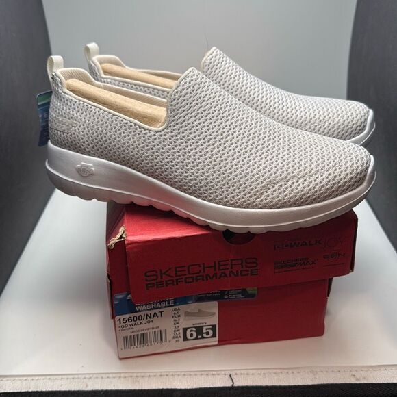 Skechers Women's Go Walk Joy Sneaker SIZE 6.5 COLOR NATURAL - Picture 1 of 8
